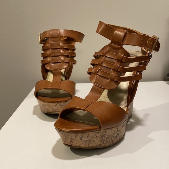 GUESS Faux Leather Platform Wedge Sandal - Picture 5 of 9